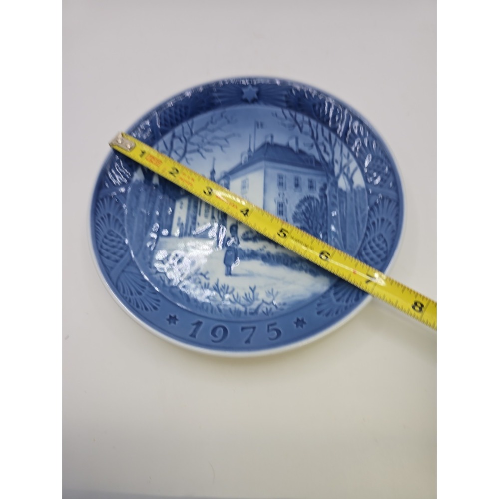 Royal Copenhagen Blue & White Porcelain Annual Christmas Plate 1975 7in - Picture 3 of 3